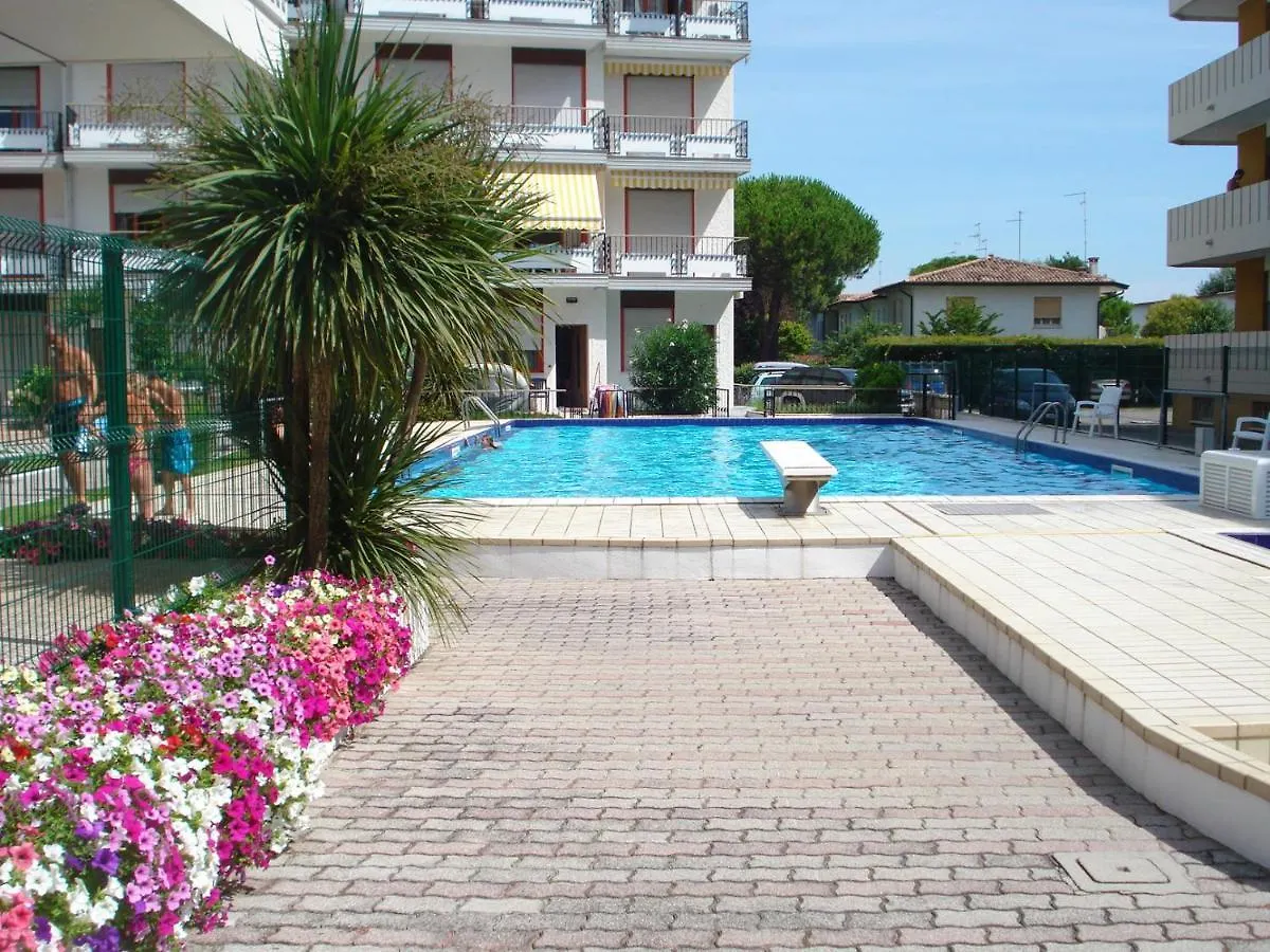 Superb Apartment With Swimming Pool In Front Of The Beach Porto Santa Margherita di Caorle