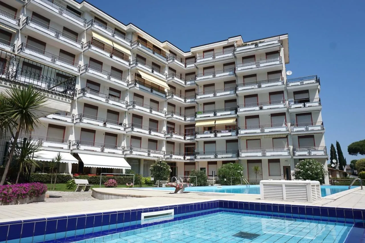 Superb Apartment With Swimming Pool In Front Of The Beach Porto Santa Margherita di Caorle