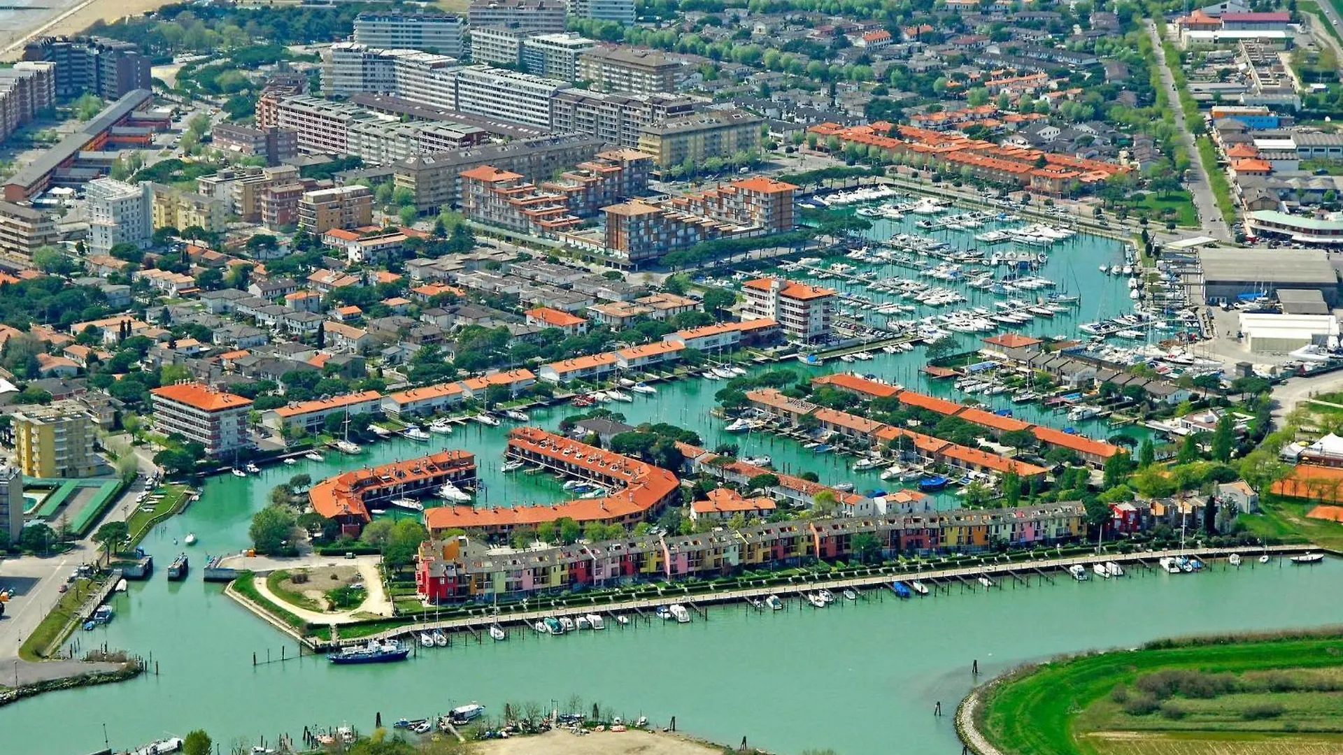 Superb Apartment With Swimming Pool In Front Of The Beach Porto Santa Margherita di Caorle