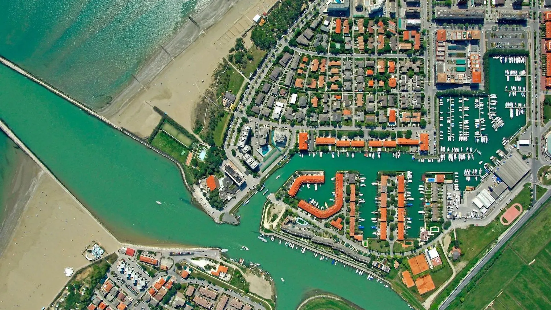 Superb Apartment With Swimming Pool In Front Of The Beach Porto Santa Margherita di Caorle