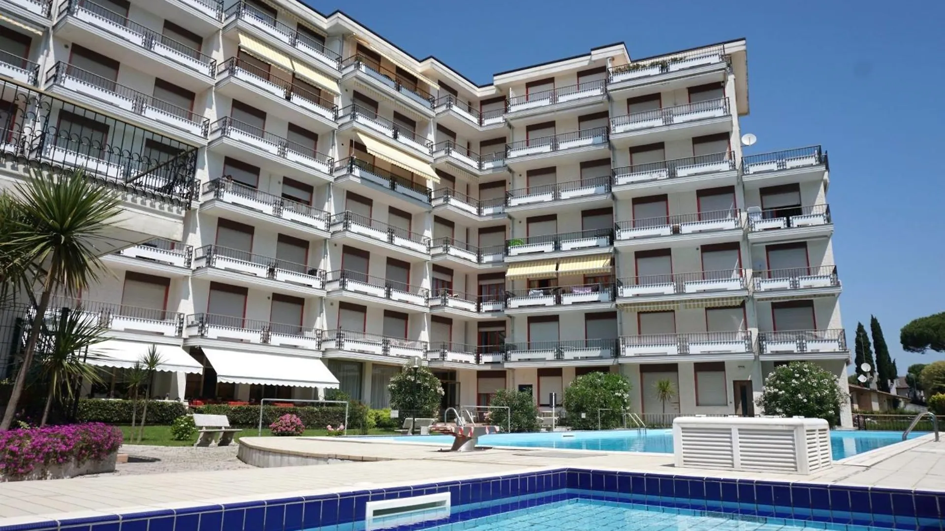 Superb Apartment With Swimming Pool In Front Of The Beach Porto Santa Margherita di Caorle